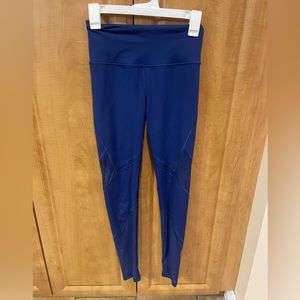 13. LIKE NEW Victoria’s Secret Sport leggings